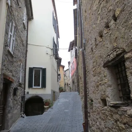 Borgata Castello Chiusanico